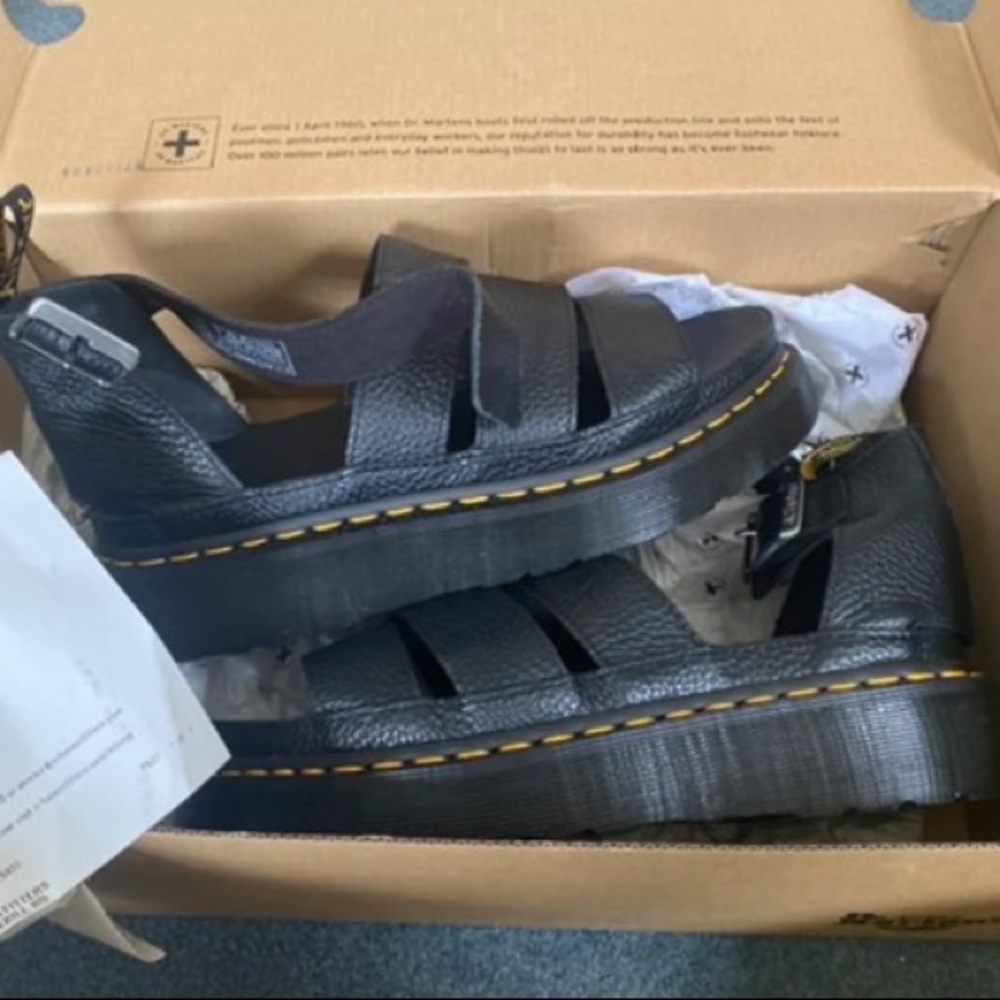 NWT Dr Martens Clarissa II black sandal womens 9